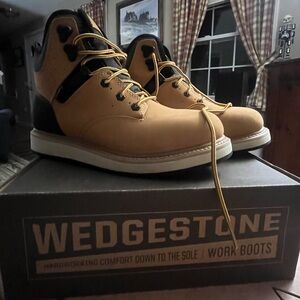 EUC Duluth Trading Women's Tan Work Boots